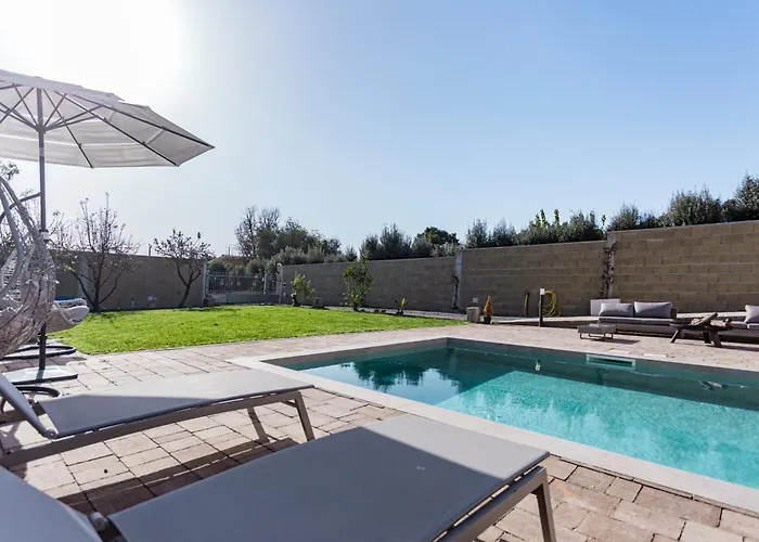 With Heated Pool Вилла