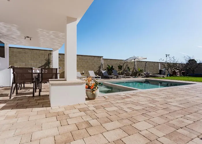 With Heated Pool Вилла *