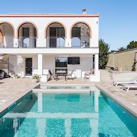 Villa With Heated Pool *