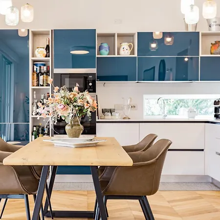 With Heated Pool Willa Quartu SantʼElena