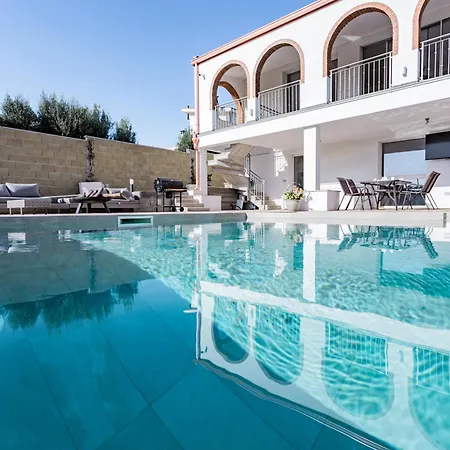 Villa With Heated Pool *
