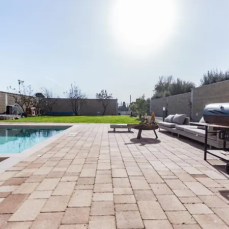 Villa With Heated Pool *