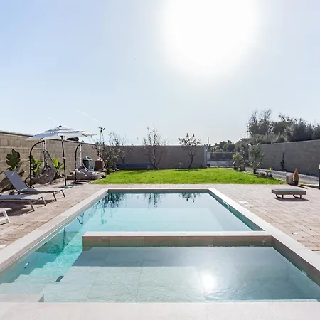 Villa With Heated Pool Quartu SantʼElena