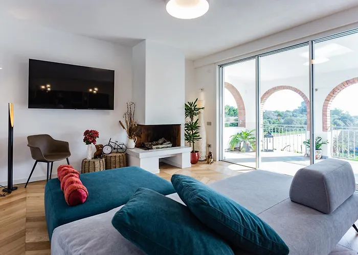 With Heated Pool Villa *