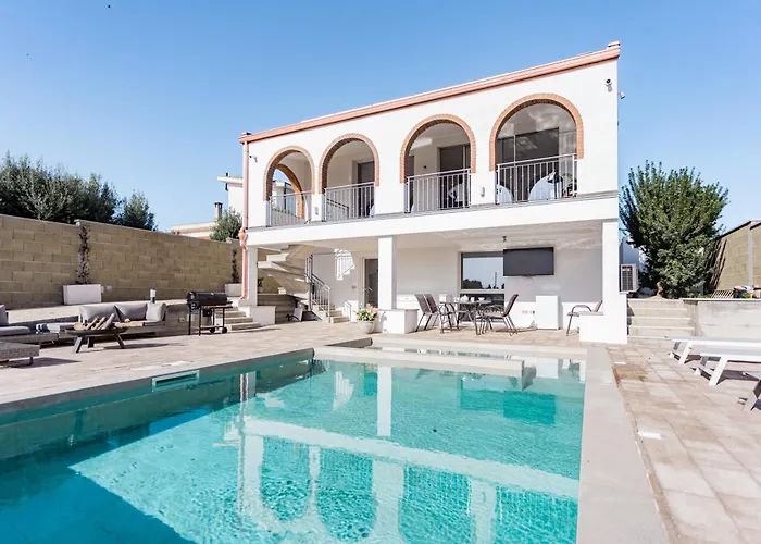 Villa With Heated Pool Quartu SantʼElena