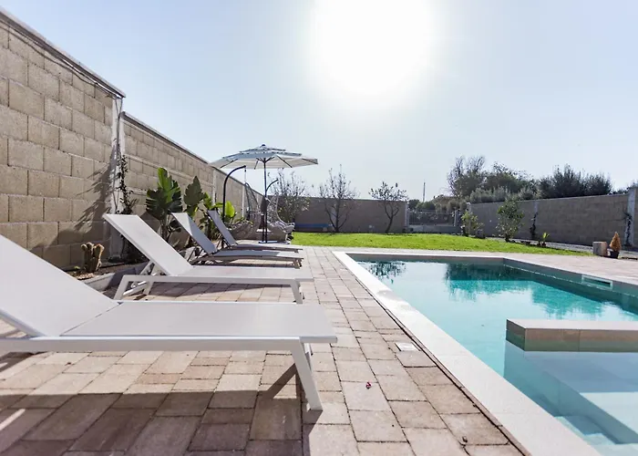 Villa With Heated Pool *